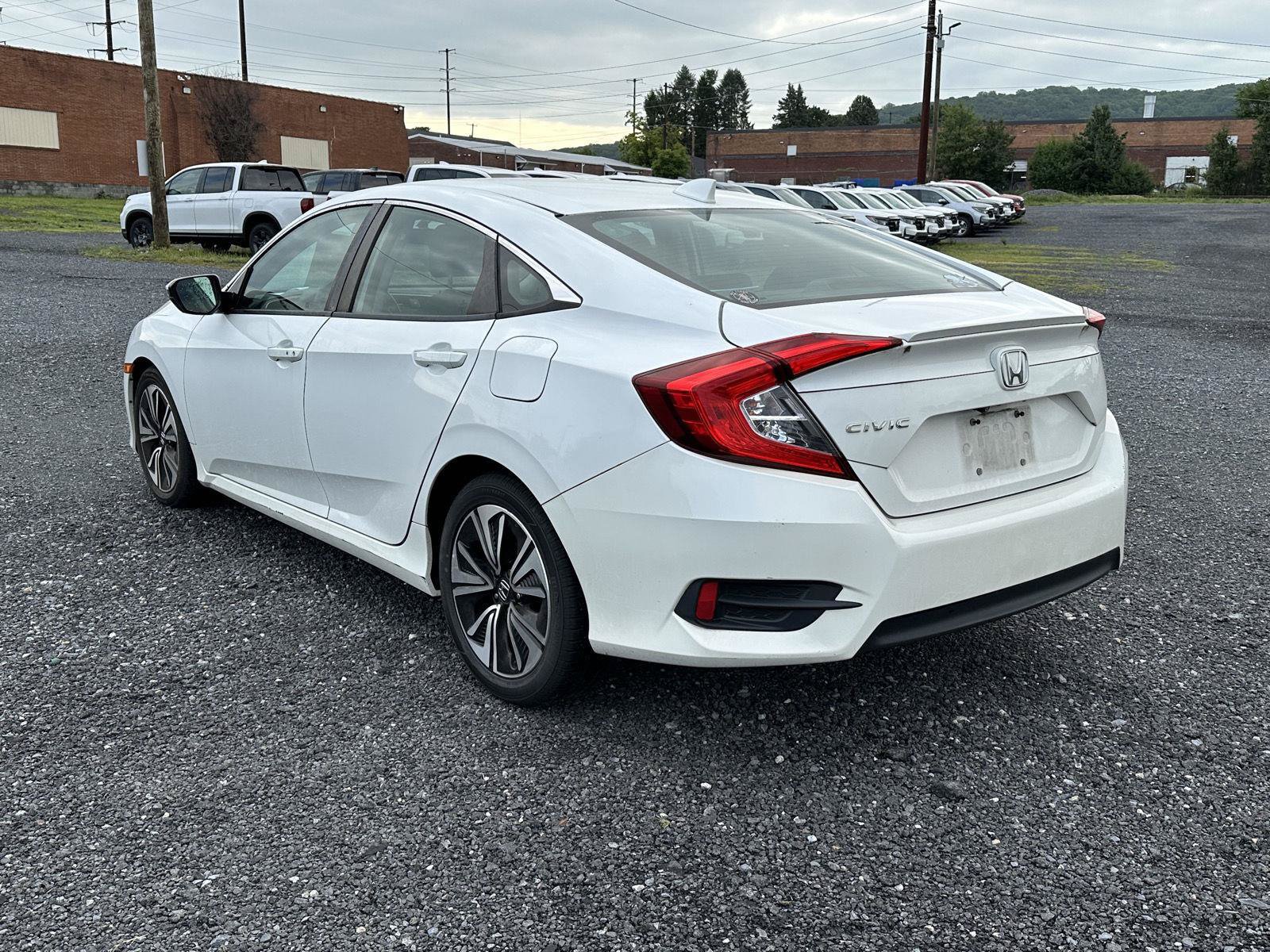 Used 2017 Honda Civic EX-T image 4