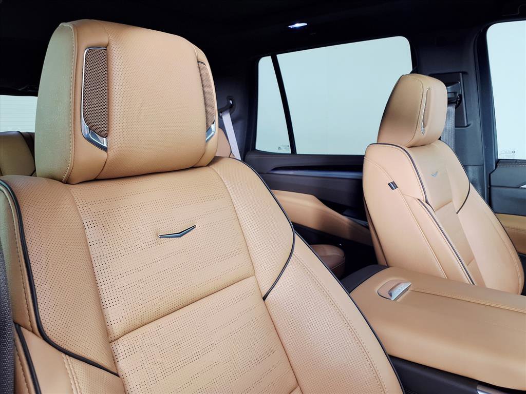 Certified 2025 Cadillac Escalade Premium Luxury w/ Touring Package image 11