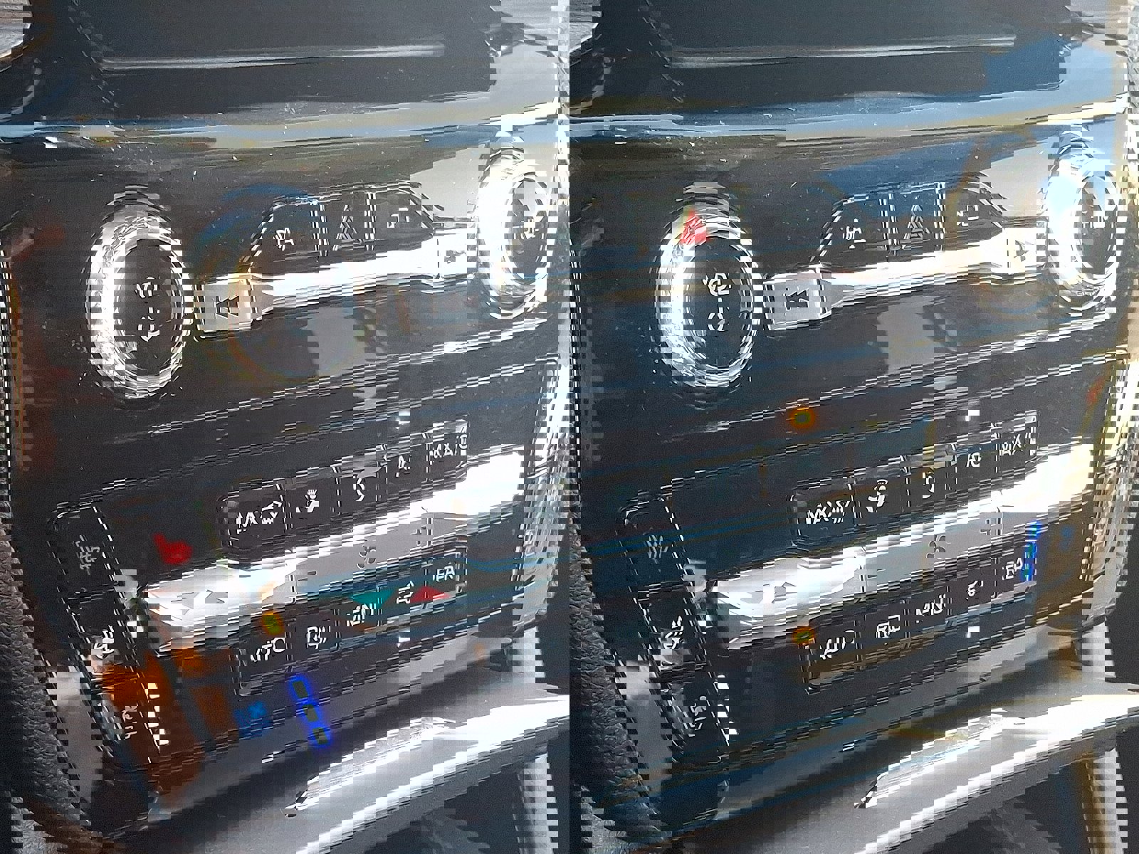 Used 2022 Ford Explorer Limited w/ Equipment Group 301A image 16