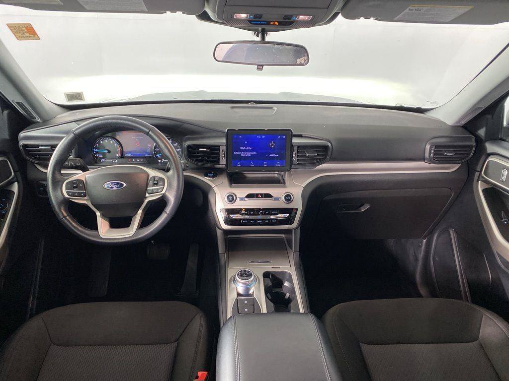 Used 2023 Ford Explorer XLT AWD/4WD image 4