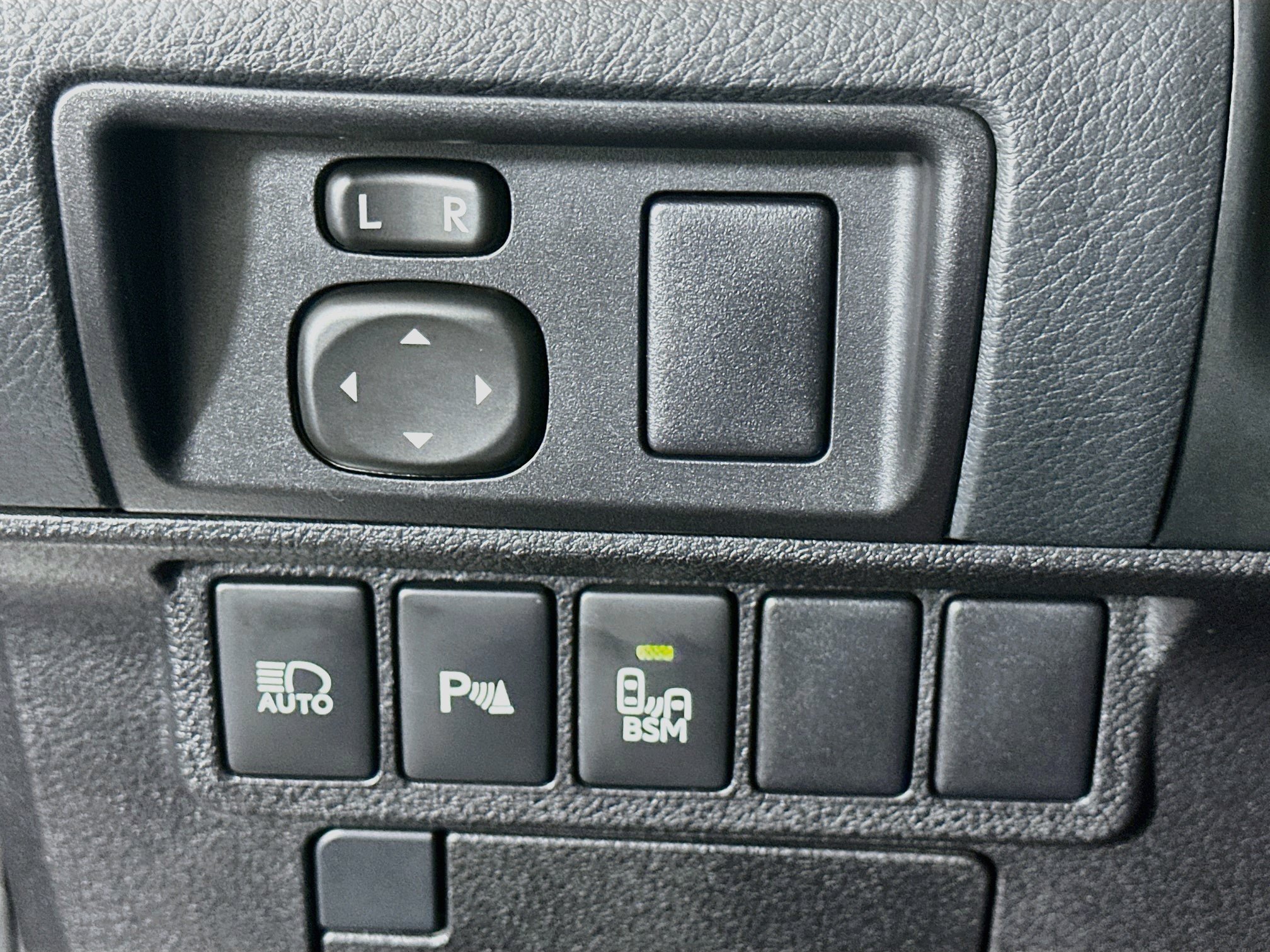 Used 2018 Lexus ES 300h w/ Navigation Package FWD image 17