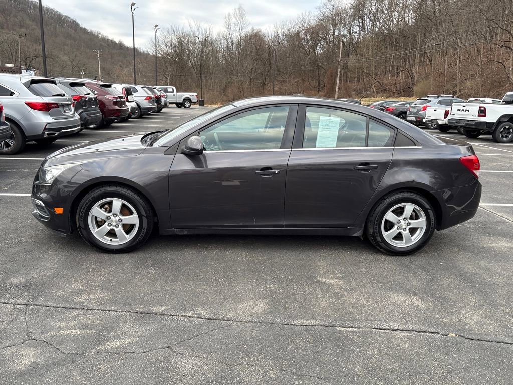 Used 2016 Chevrolet Cruze LT w/ Technology Package FWD image 2