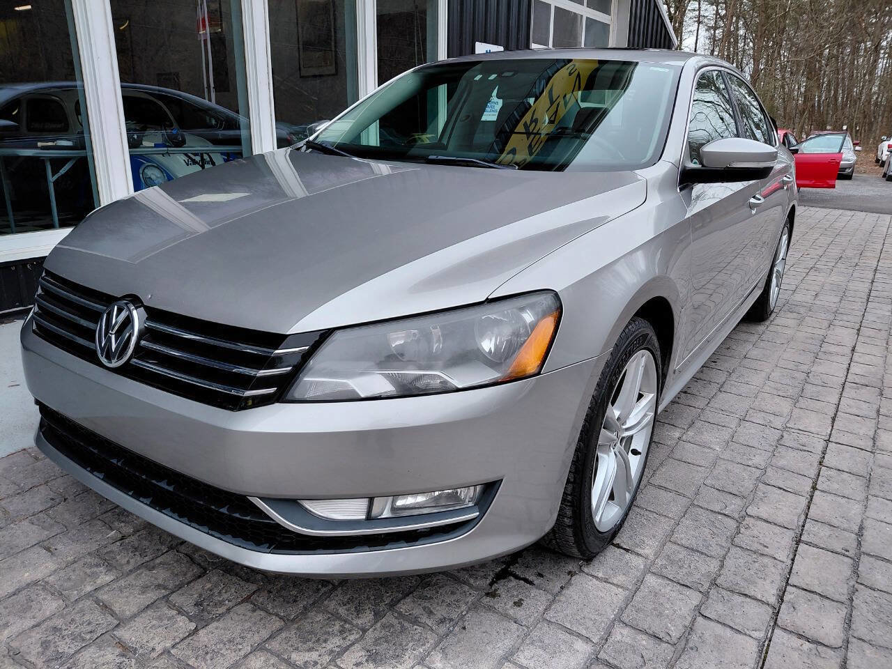Used 2014 Volkswagen Passat TDI SEL Premium image 3