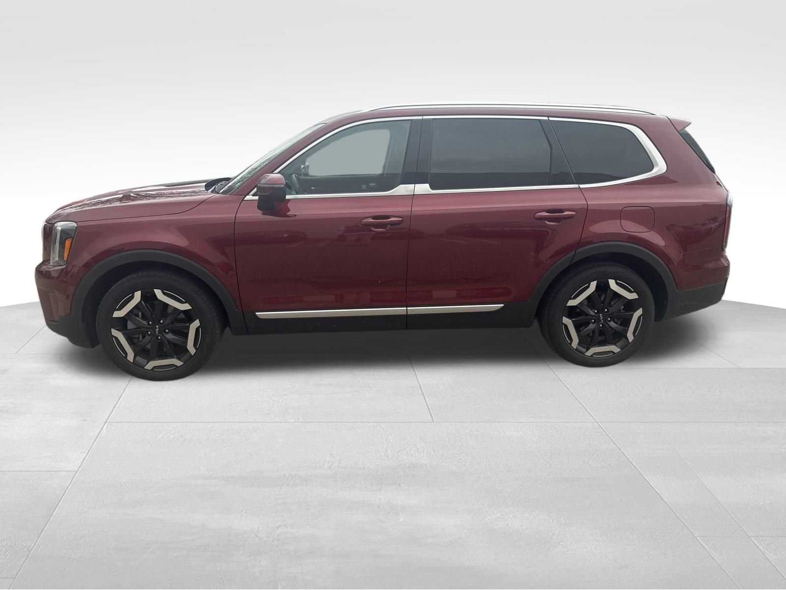 Used 2023 Kia Telluride EX w/ EX Captain's Chair Package image 4