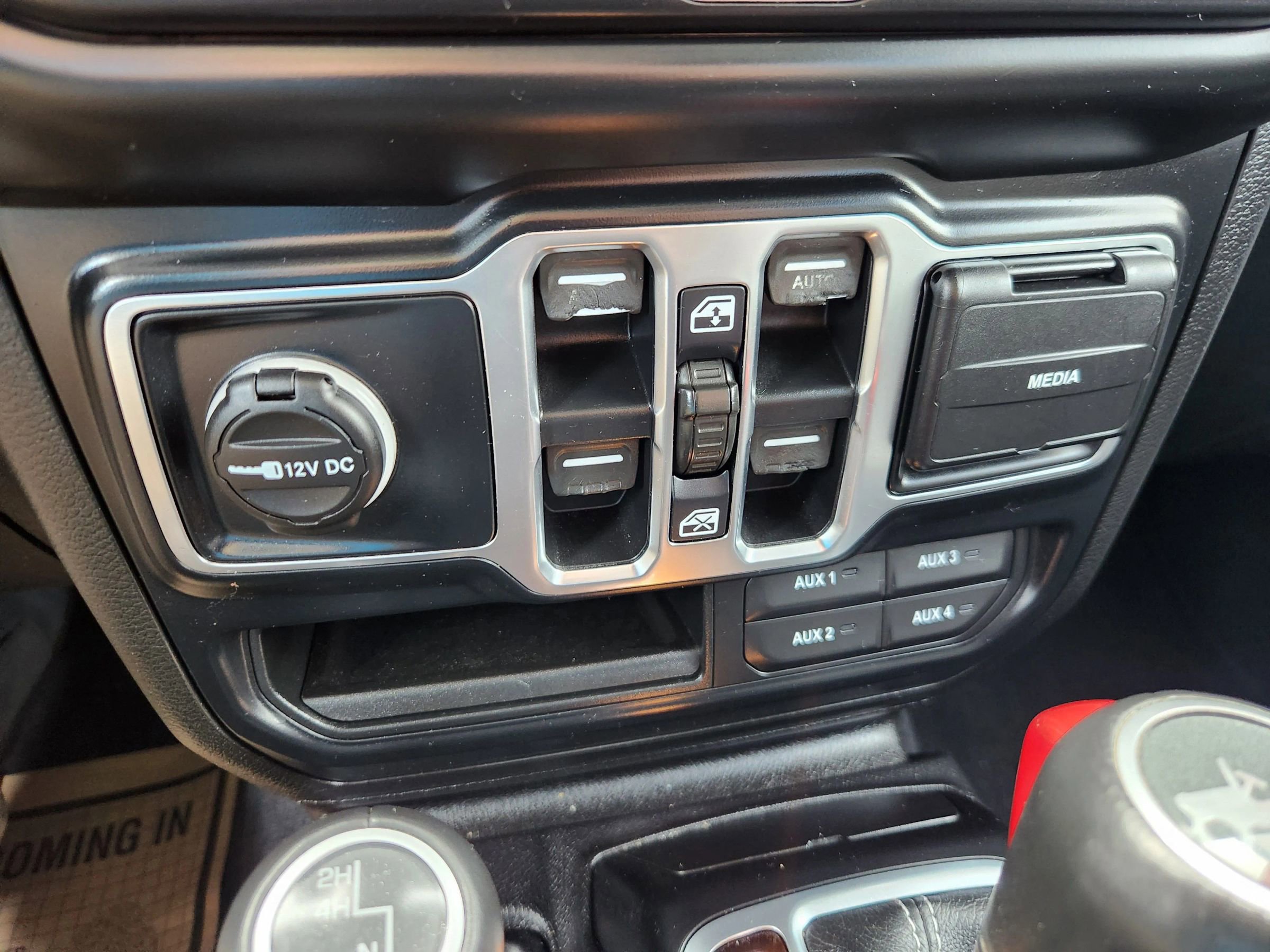 Used 2019 Jeep Wrangler Unlimited Sahara w/ Dual Top Group image 35