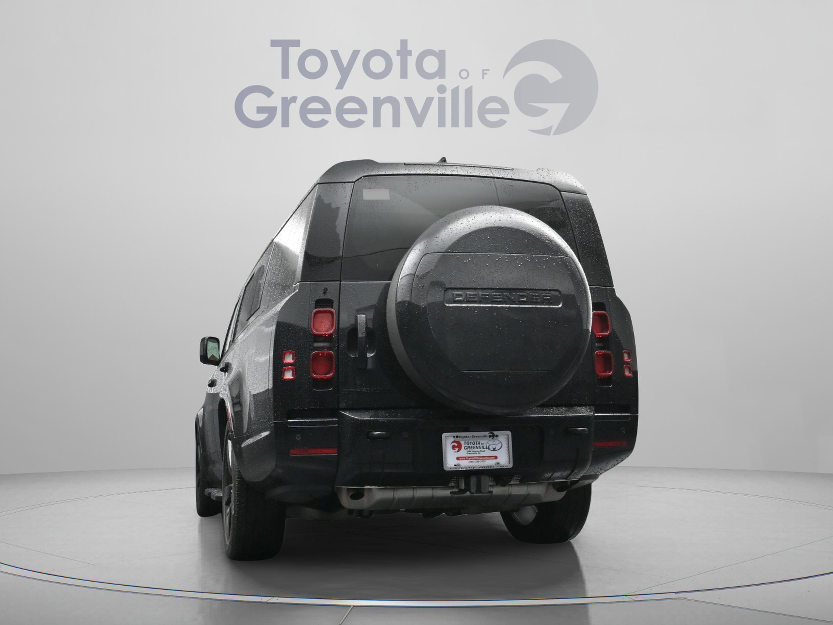 Used 2025 Land Rover Defender 130 X-Dynamic SE AWD/4WD image 10