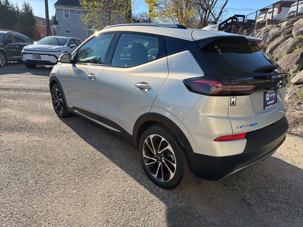 Used 2022 Chevrolet Bolt EUV Premier w/ Sun & Sound Package FWD image 3