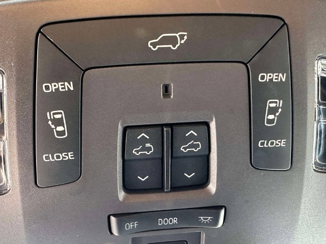 Used 2023 Toyota Sienna Platinum AWD/4WD image 45