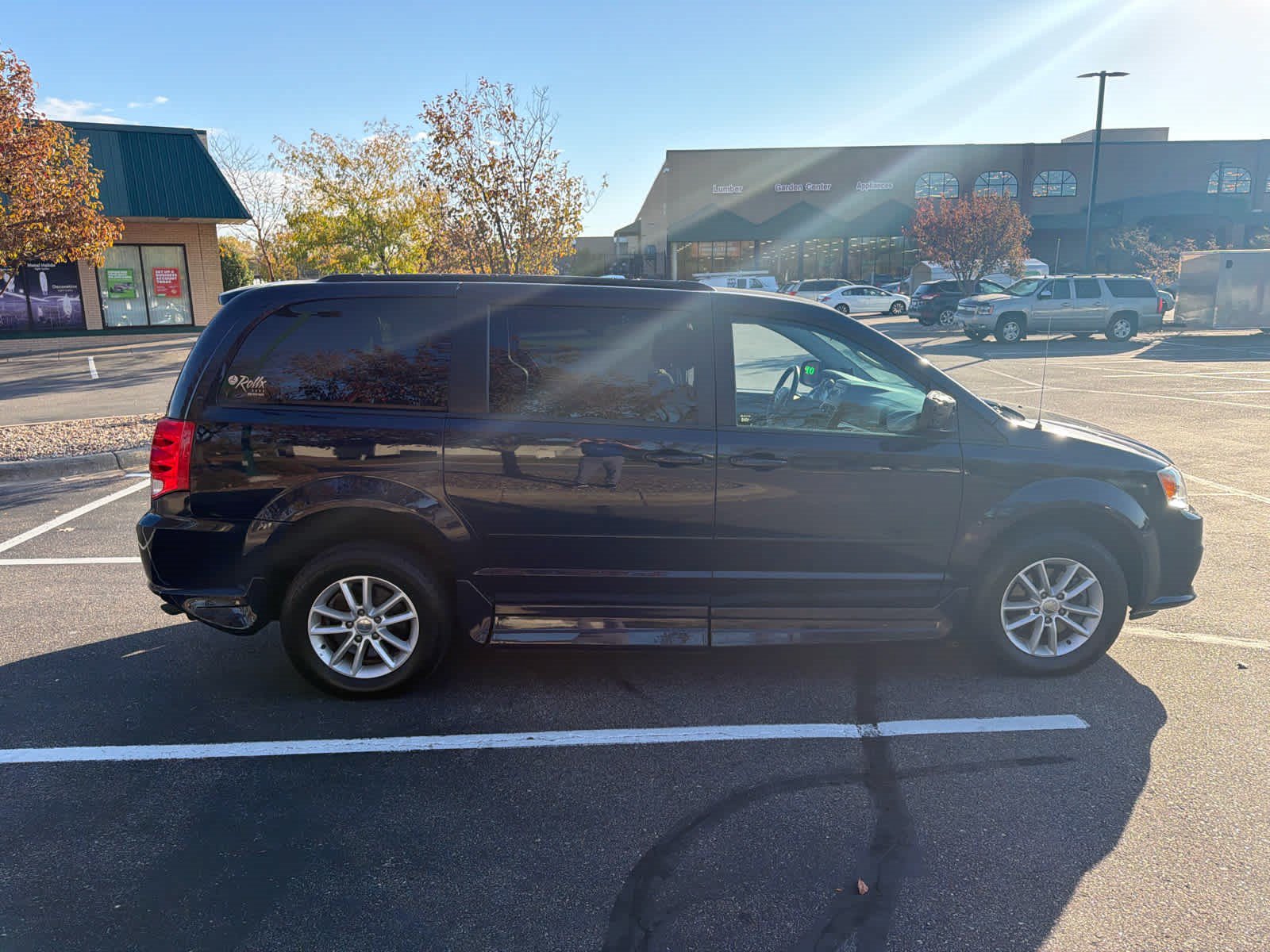 Used 2016 Dodge Grand Caravan SXT FWD image 4