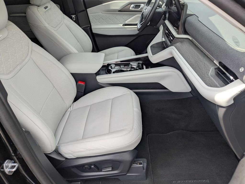 Used 2025 Ford Explorer Platinum w/ Ultimate Package AWD/4WD image 24