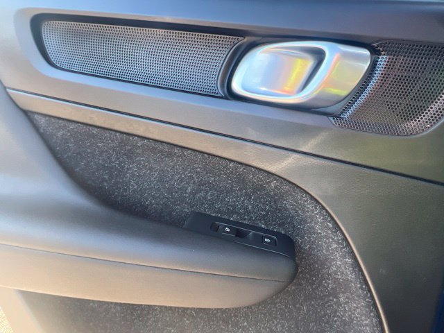 Used 2019 Volvo XC40 T5 R-Design AWD/4WD image 29