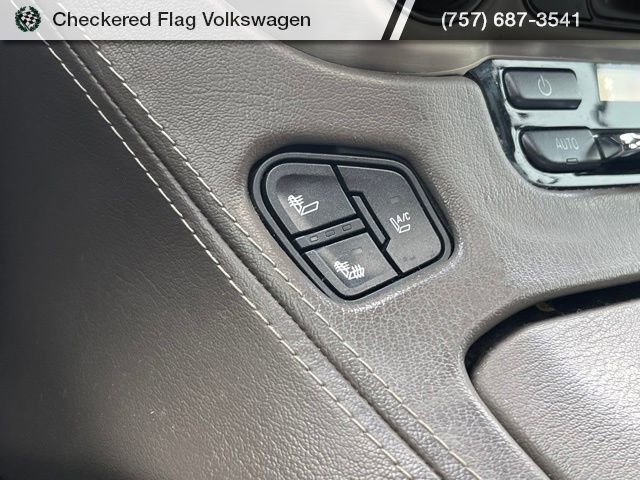Used 2015 GMC Yukon Denali w/ Premium Package AWD/4WD image 41