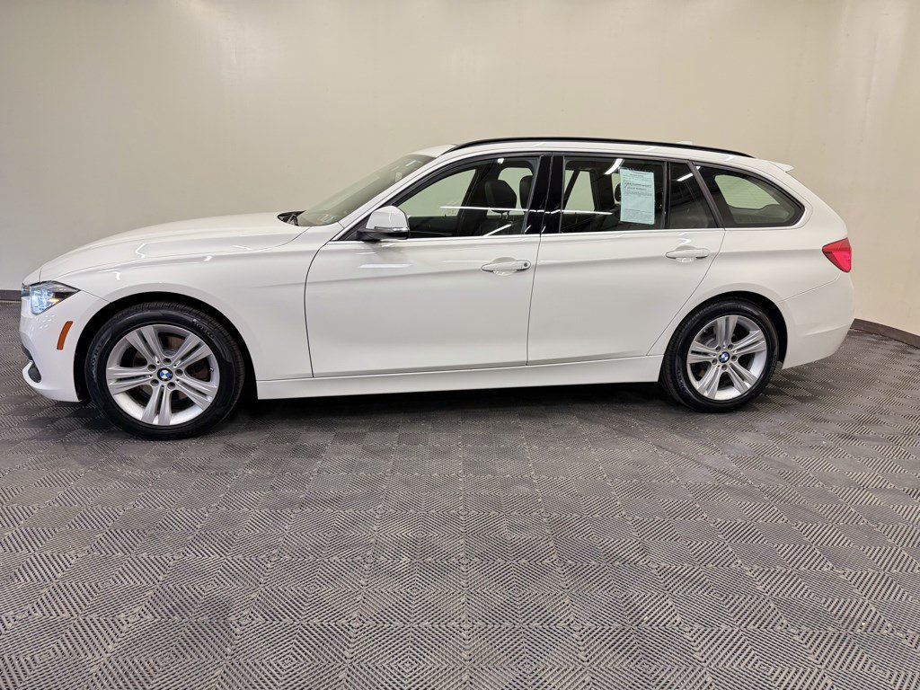 Used 2018 BMW 330i xDrive Wagon AWD/4WD image 2