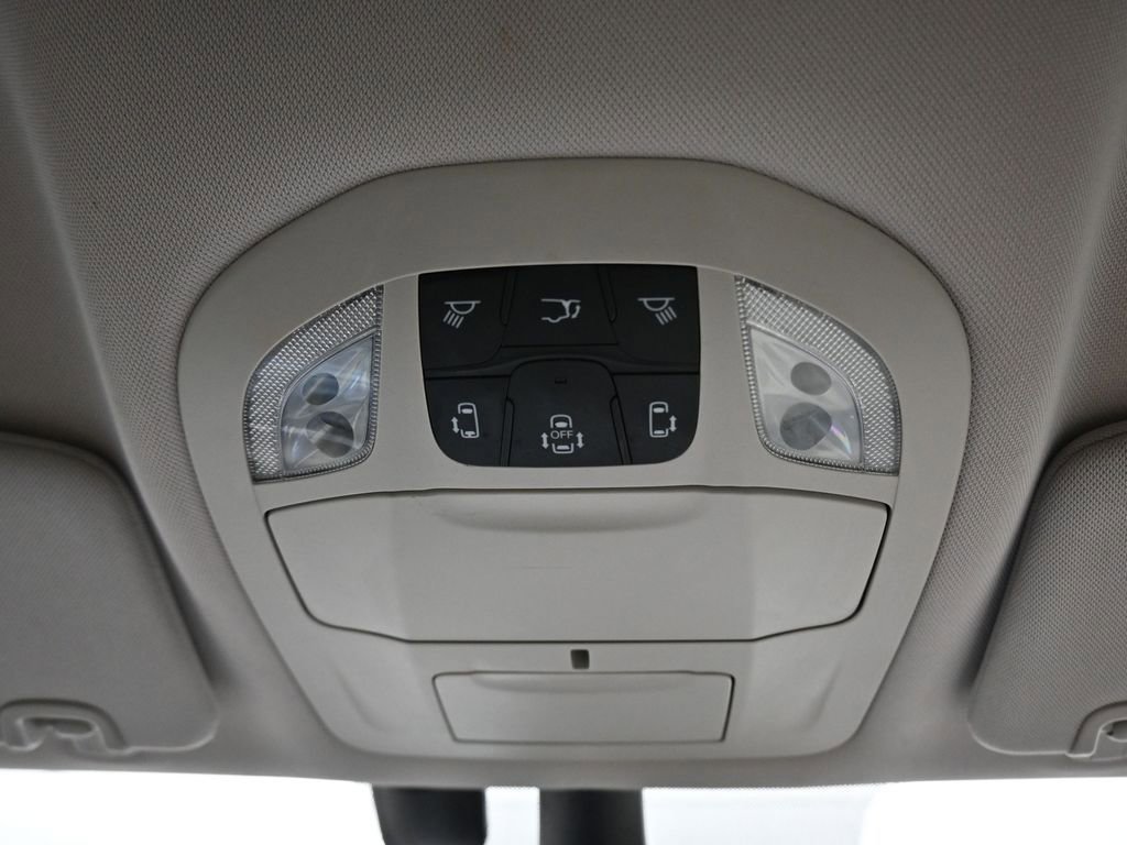 Used 2021 Chrysler Pacifica Touring-L FWD image 35