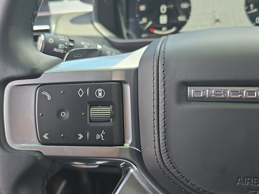 Certified 2025 Land Rover Discovery Metropolitan Edition AWD/4WD image 19