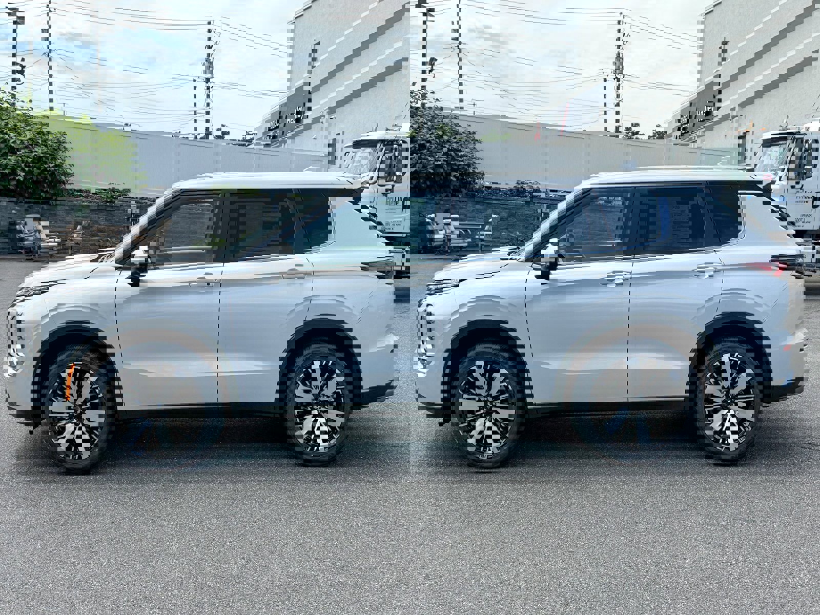 New 2025 Mitsubishi Outlander AWD image 8