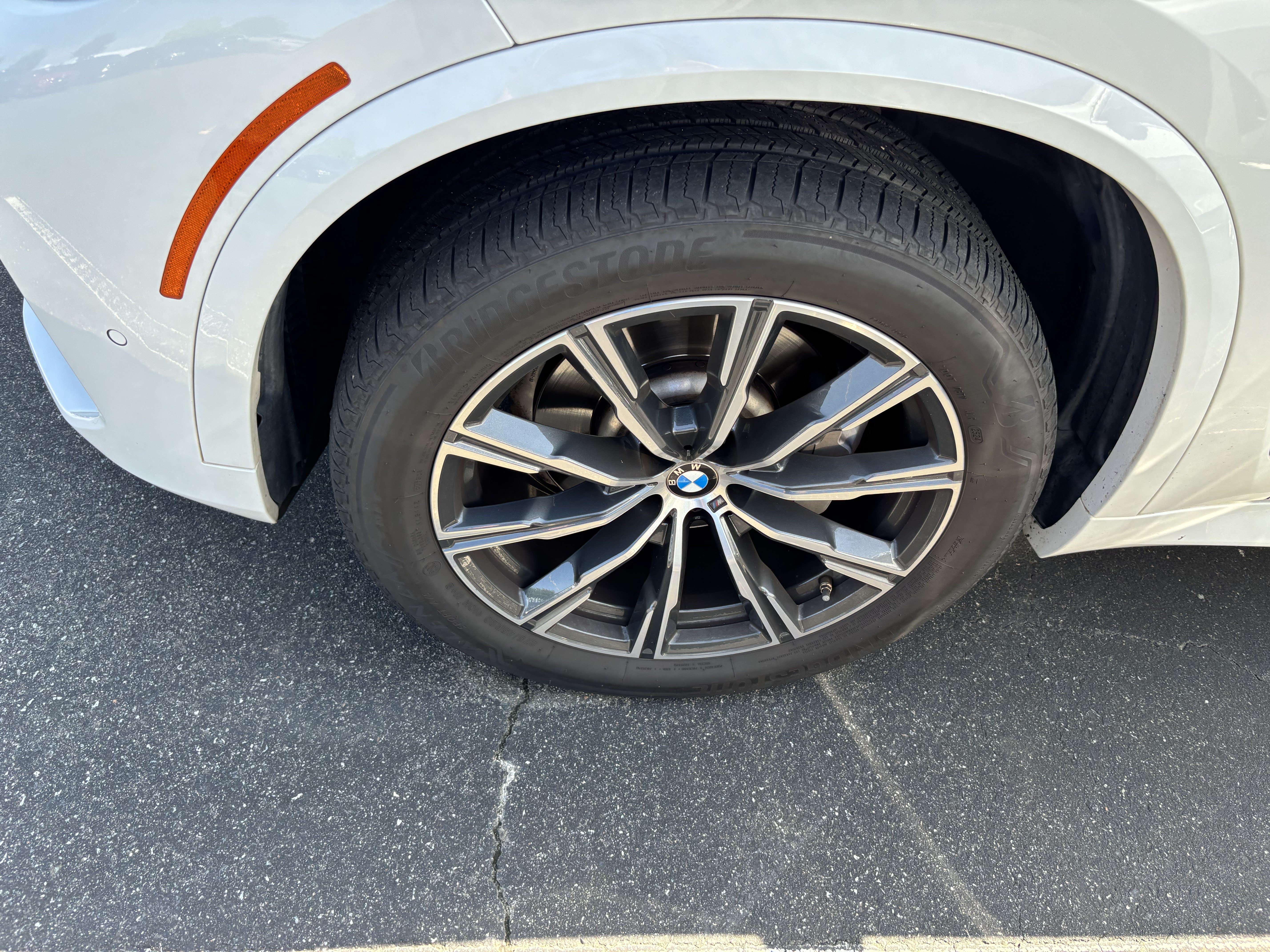 Used 2022 BMW X5 xDrive40i w/ M Sport Package AWD/4WD image 13