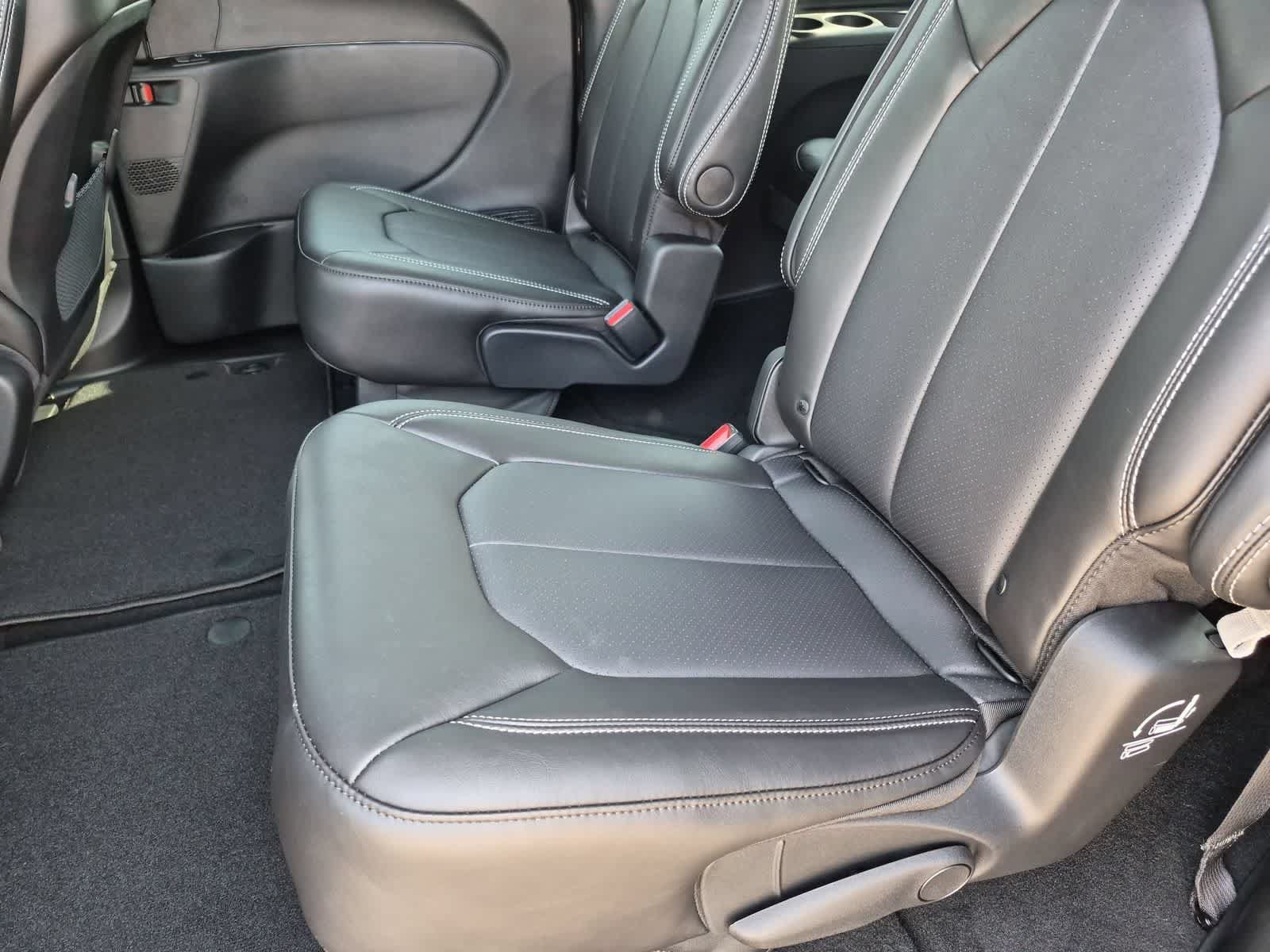 New 2027 Chrysler Pacifica LX FWD image 18