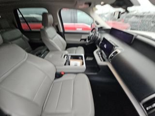 Used 2025 Ford Expedition Active AWD/4WD image 9