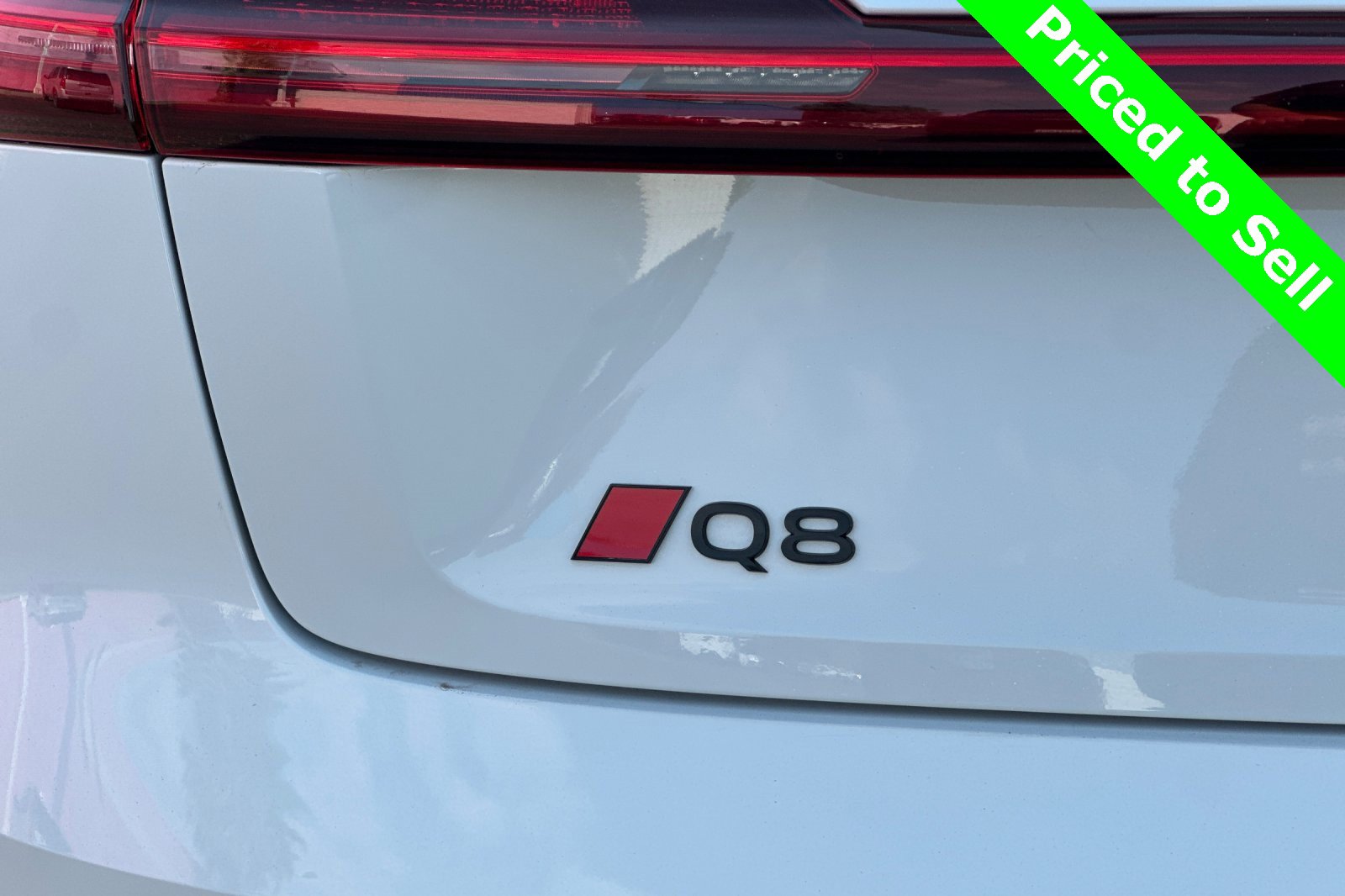 Used 2024 Audi Q8 e-tron Premium image 37