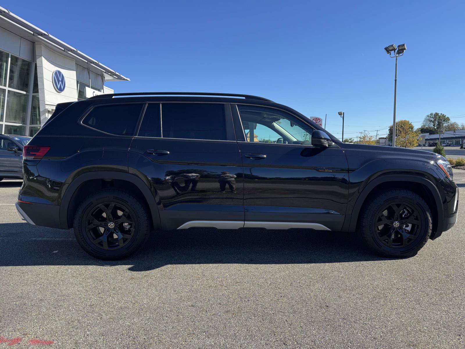 Certified 2026 Volkswagen Atlas Peak Edition AWD/4WD image 5