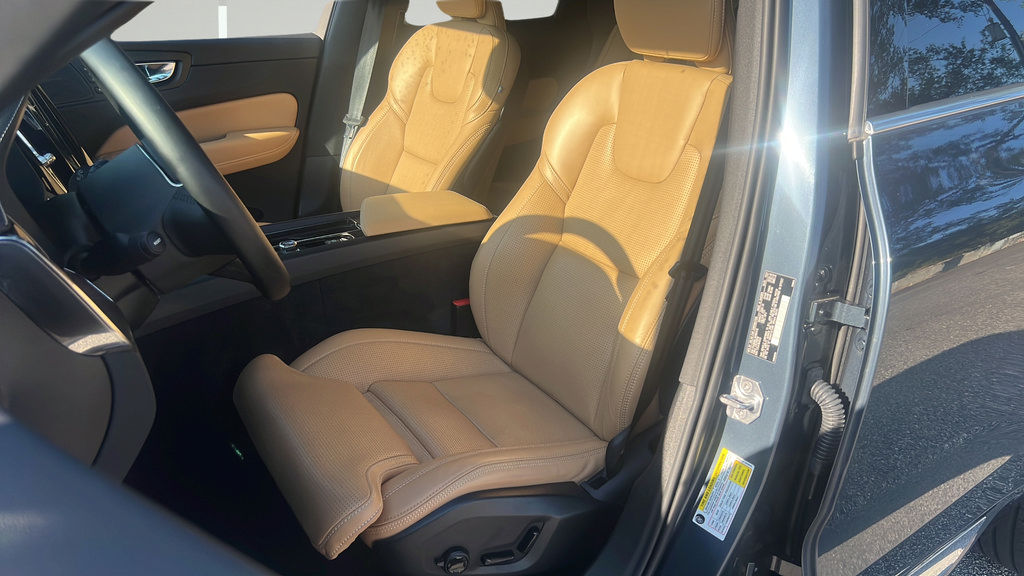 Used 2022 Volvo XC60 B6 Inscription AWD/4WD image 16