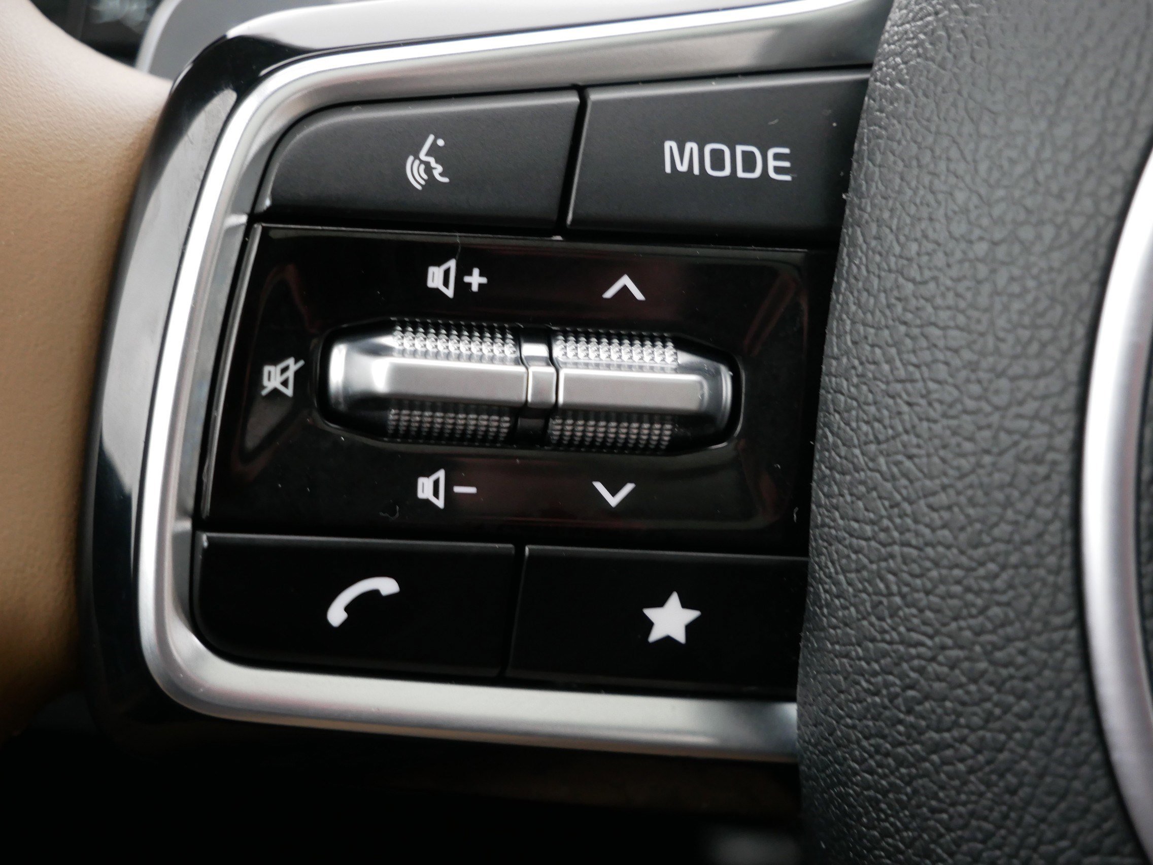 Used 2024 Kia Sorento SX Prestige w/ Olive Brown Leather Package image 29