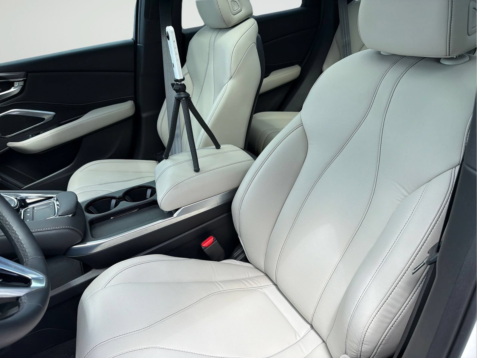 Used 2025 Acura RDX SH-AWD image 33
