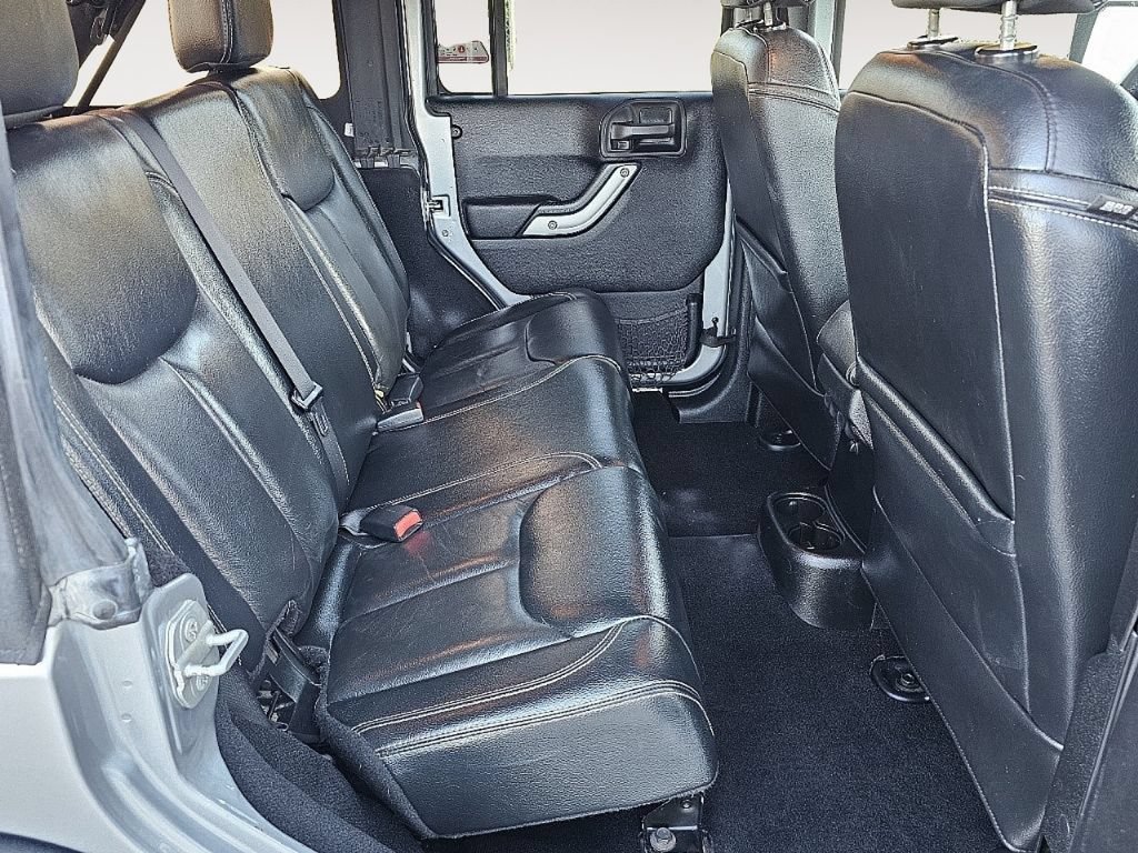 Used 2015 Jeep Wrangler Unlimited Rubicon AWD/4WD image 19