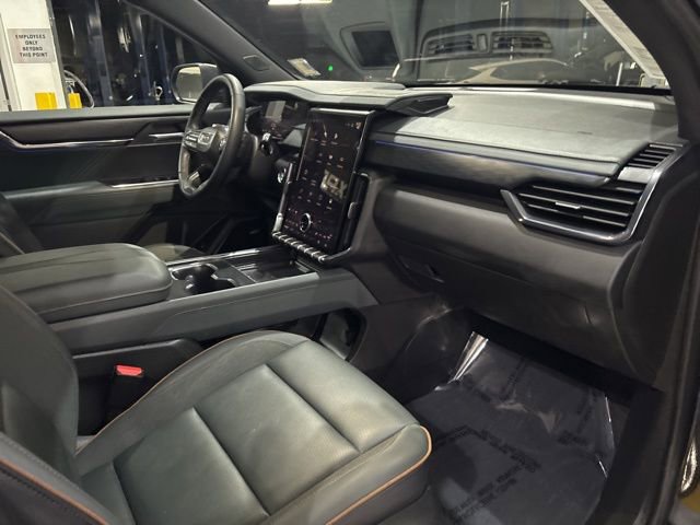 Used 2024 GMC Acadia AT4 w/ Luxury Package image 35