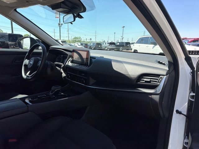 Used 2024 Nissan Rogue S AWD/4WD image 36