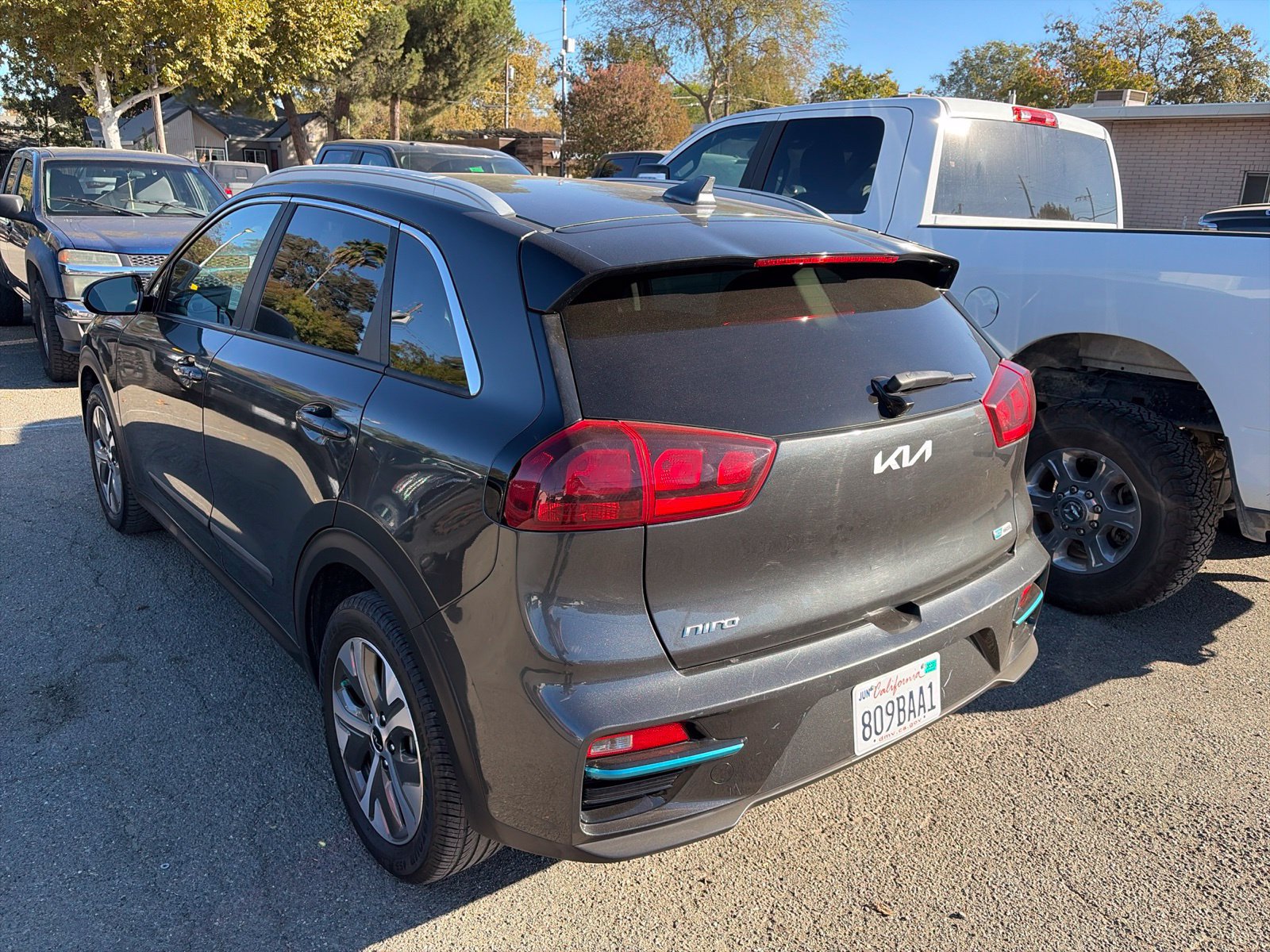 Used 2022 Kia Niro EX FWD image 2