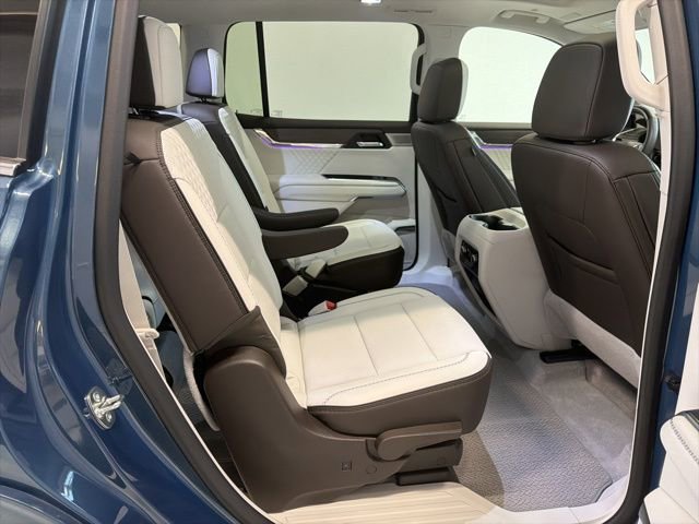 Used 2025 GMC Acadia Denali w/ Super Cruise Package image 45