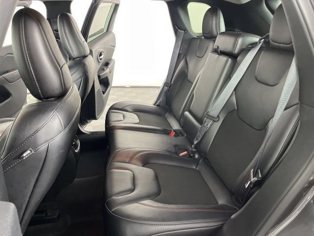 Used 2022 Jeep Cherokee Trailhawk w/ Comfort/Convenience Group AWD/4WD image 46