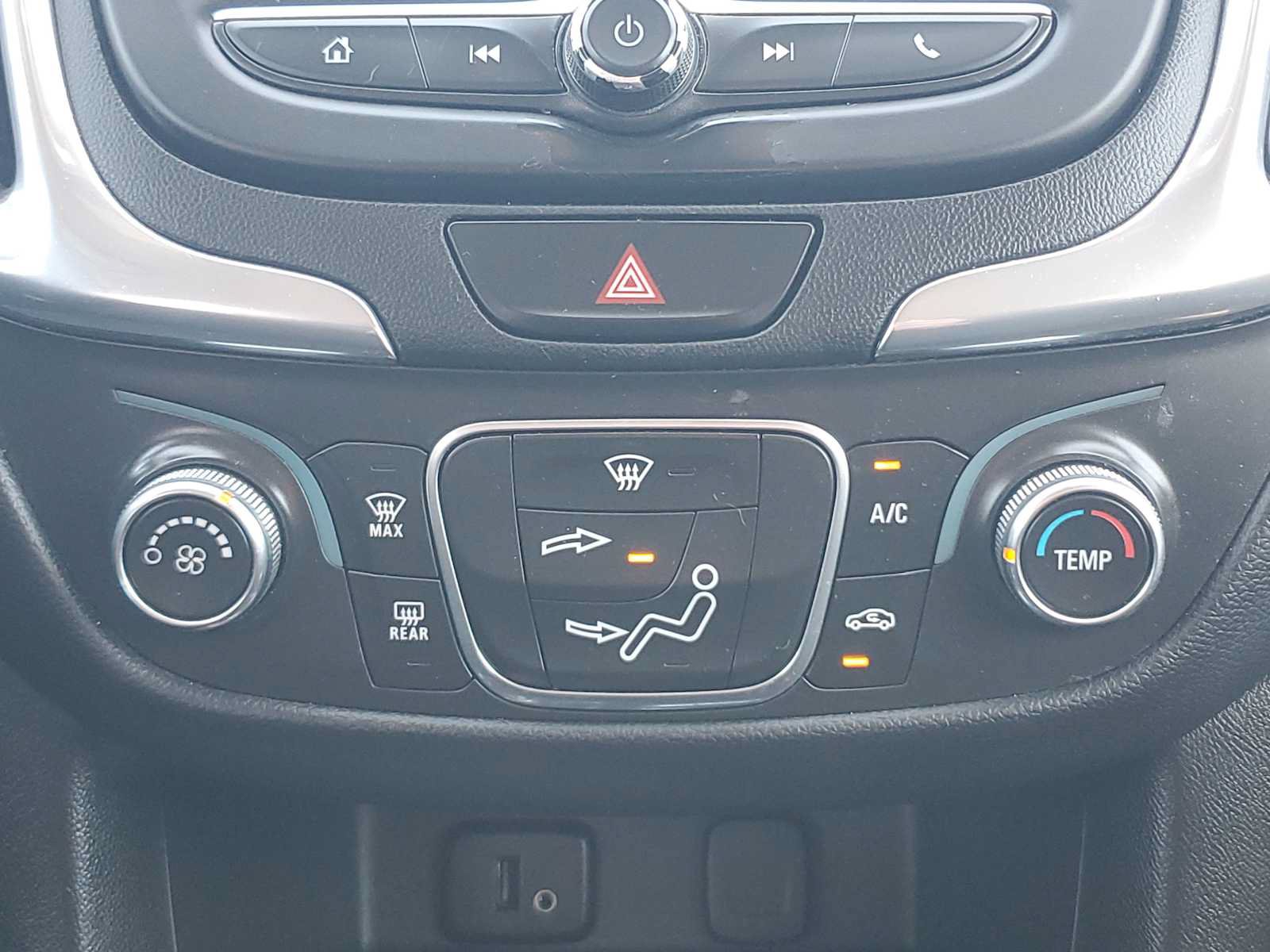 Used 2018 Chevrolet Equinox LT AWD/4WD image 17