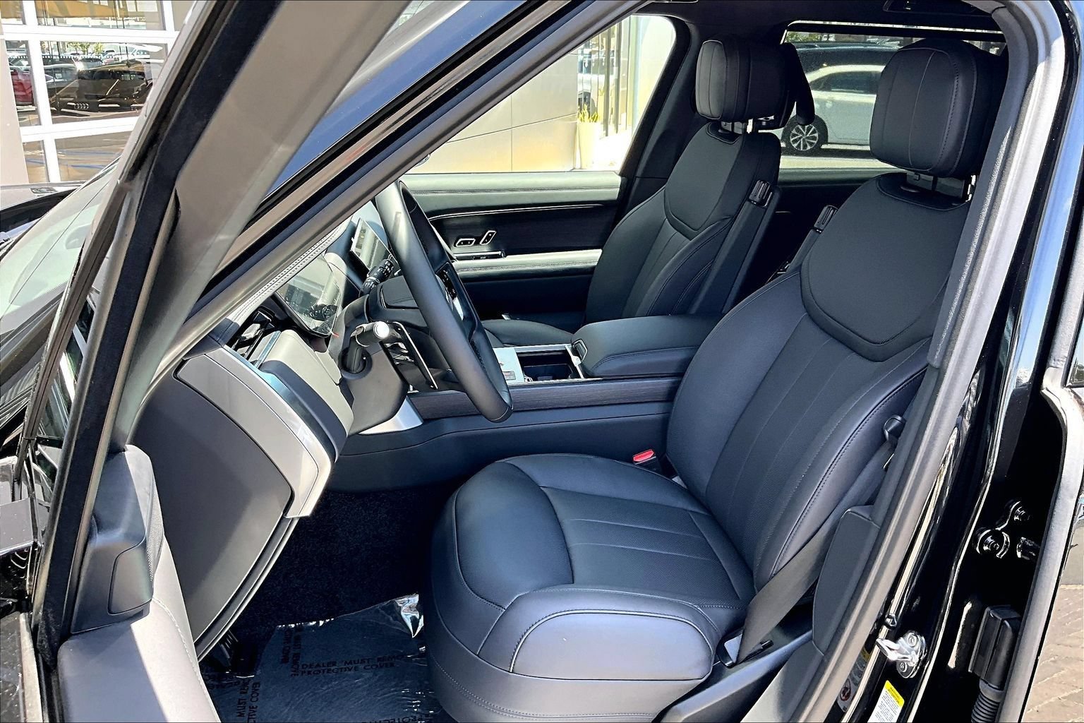 New 2026 Land Rover Range Rover Long Wheelbase SE AWD/4WD image 9