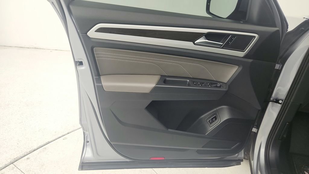 Used 2021 Volkswagen Atlas SE image 24