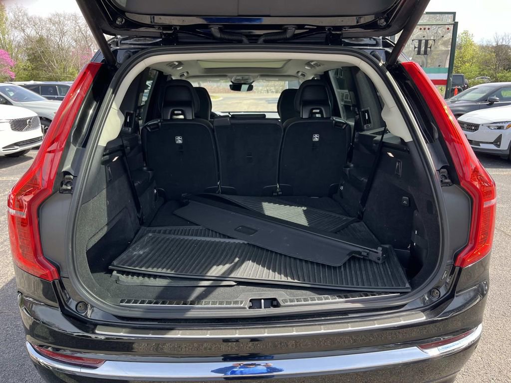 Used 2023 Volvo XC90 B6 Plus w/ Protection Package Premier image 12