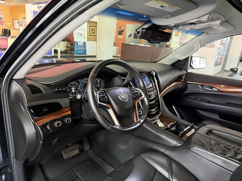 Used 2015 Cadillac Escalade Premium AWD/4WD image 11