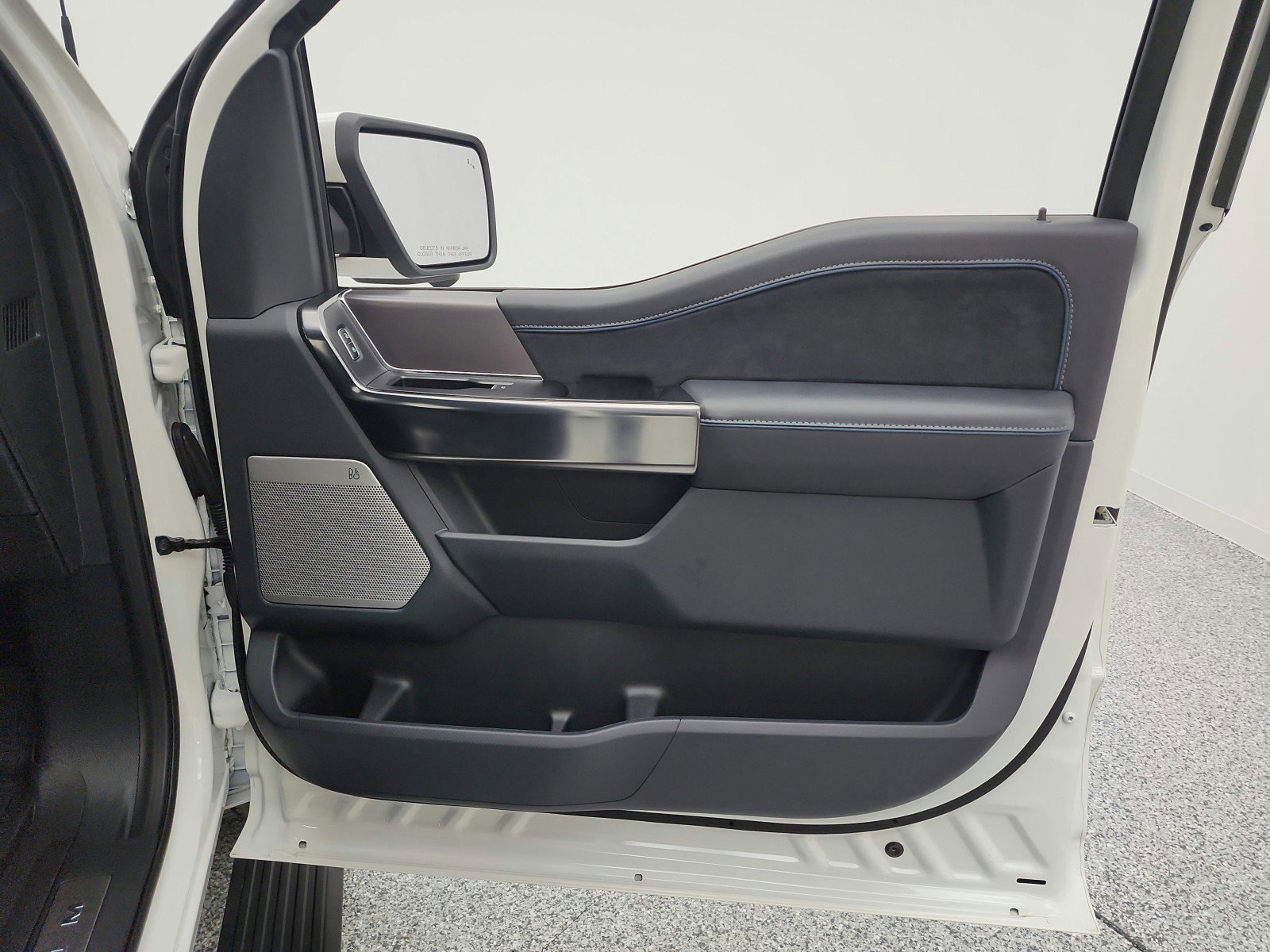 Used 2025 Ford F150 Platinum image 27