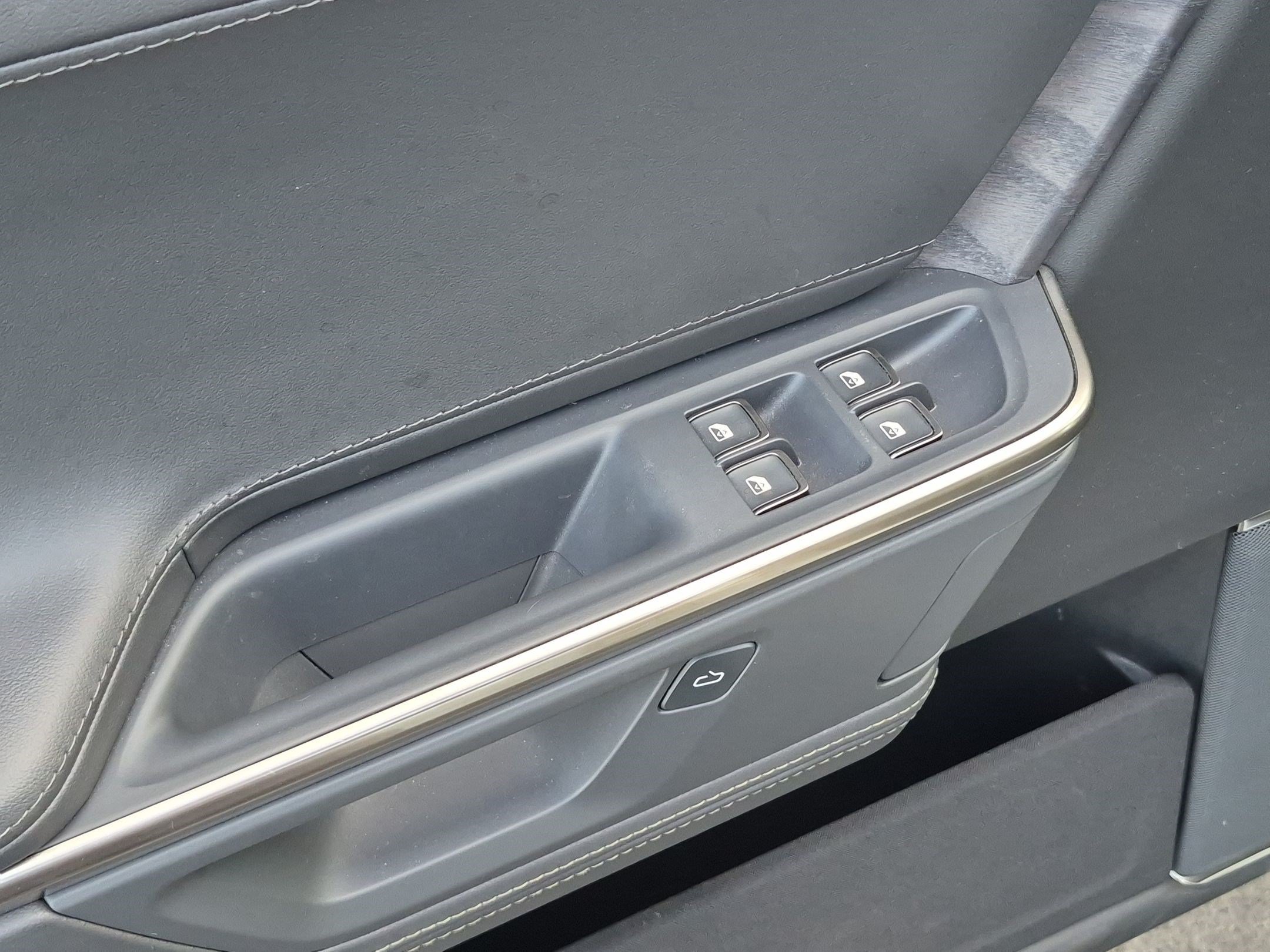 Used 2025 Rivian R1S Adventure AWD/4WD image 15