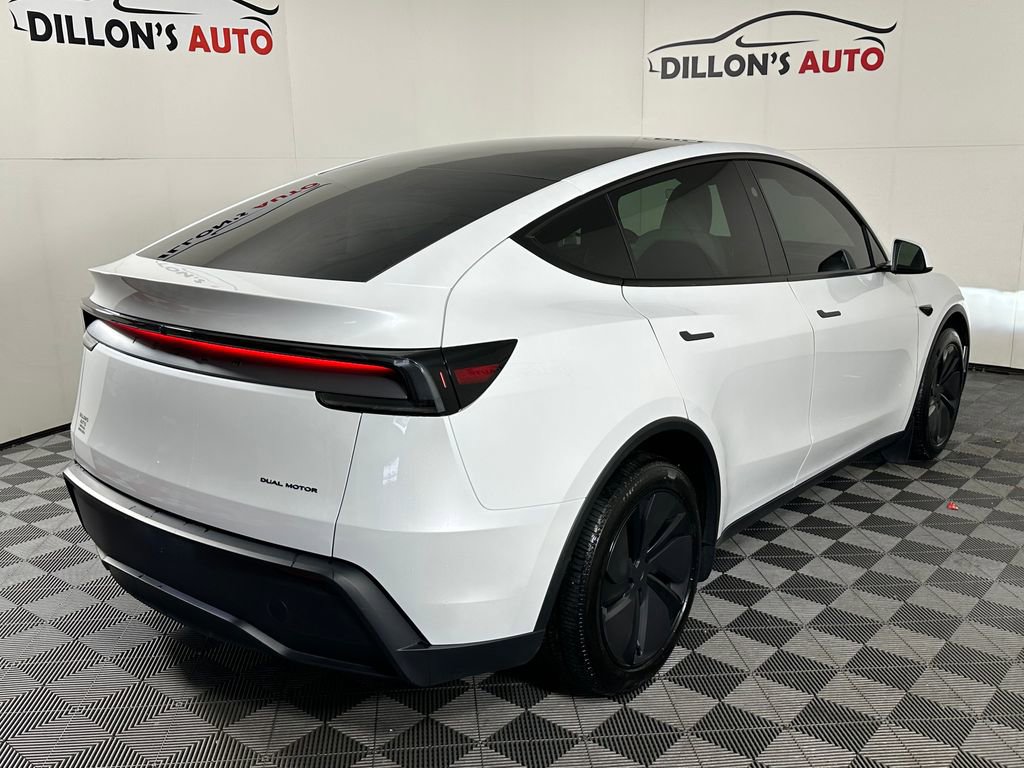 Used 2026 Tesla Model Y AWD image 12