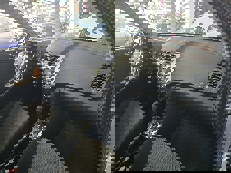 Used 2012 Hyundai Accent GS image 17