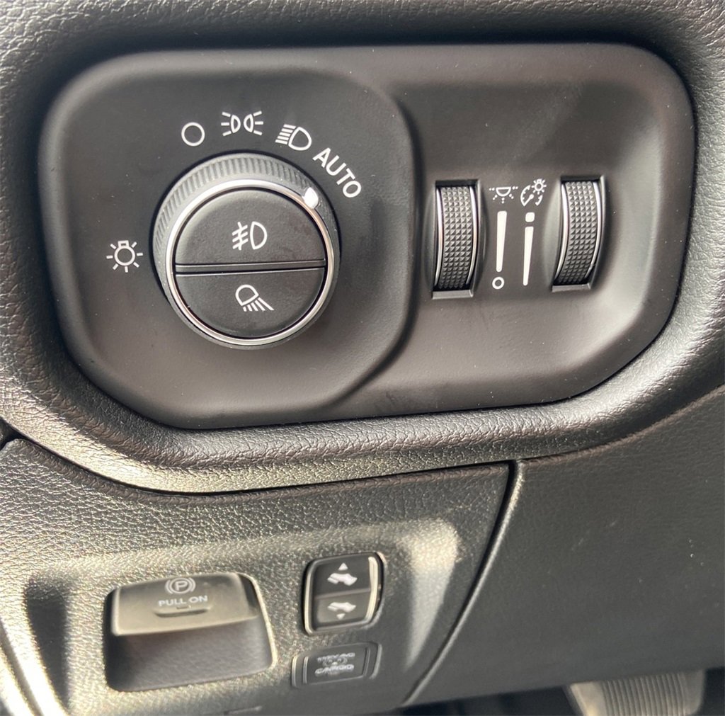 New 2026 RAM 1500 4x4 Crew Cab image 15