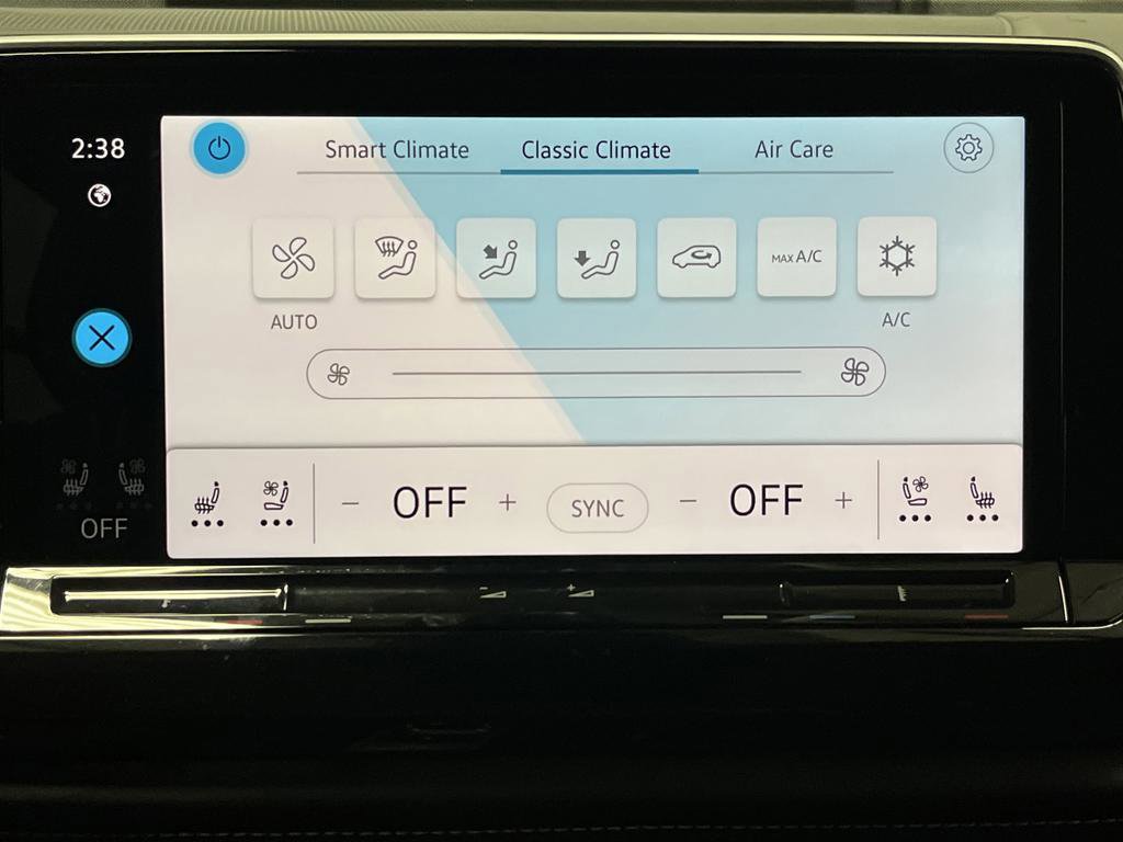 Certified 2025 Volkswagen Atlas Cross Sport SE w/ Panoramic Sunroof Package image 19