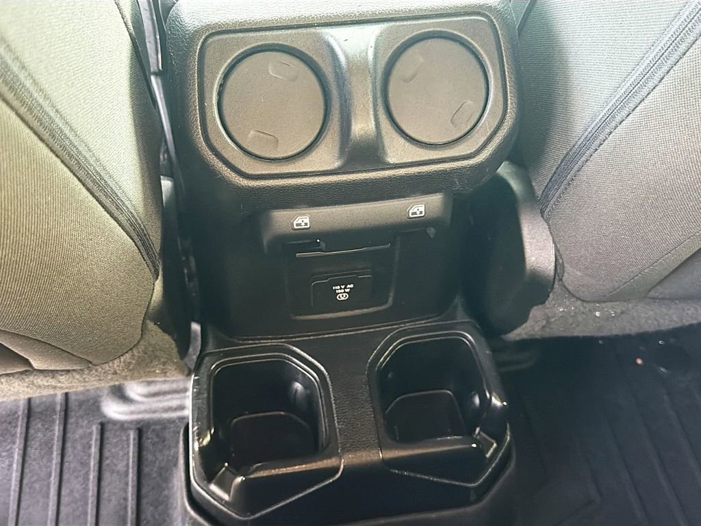 Used 2020 Jeep Wrangler Unlimited Sahara image 29