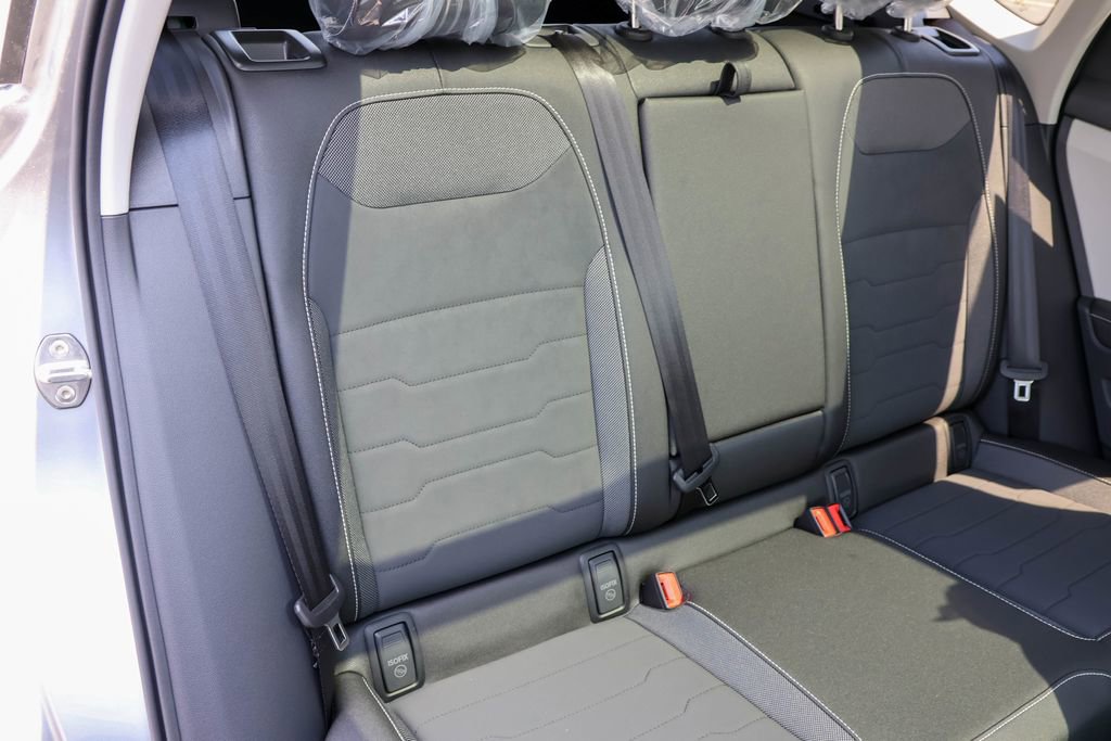 New 2025 Volkswagen Taos SE image 39