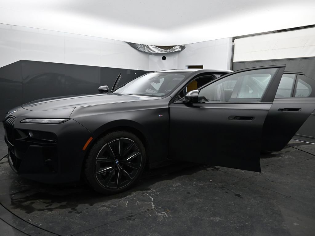 Used 2023 BMW 760i xDrive image 21