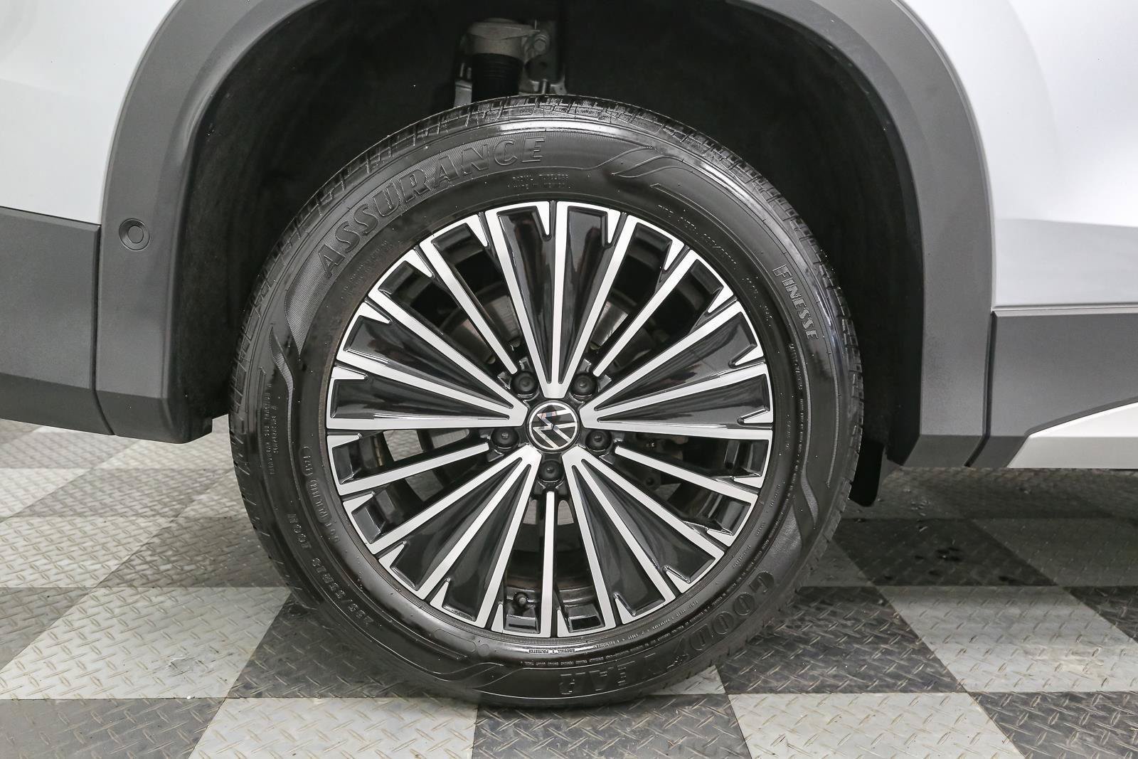 Used 2025 Volkswagen Tiguan S w/ 18" Wheel Package AWD/4WD image 16