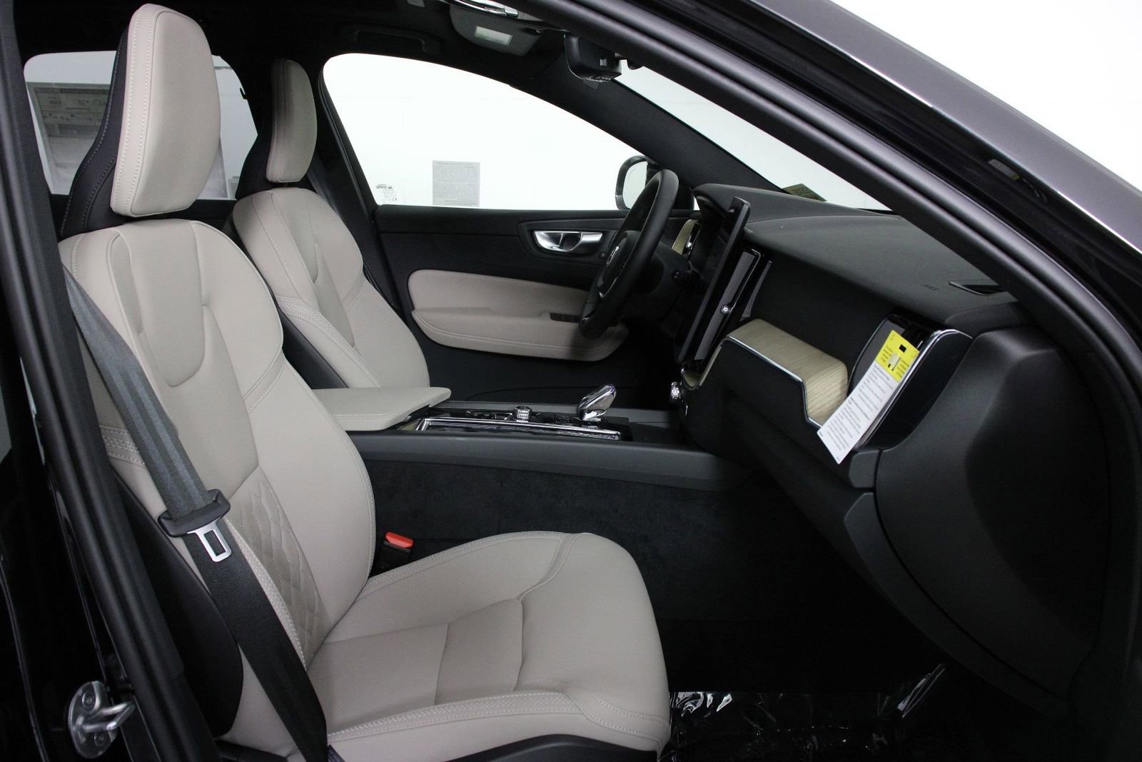 New 2026 Volvo XC60 T8 Plus w/ Protection Package Premier image 10